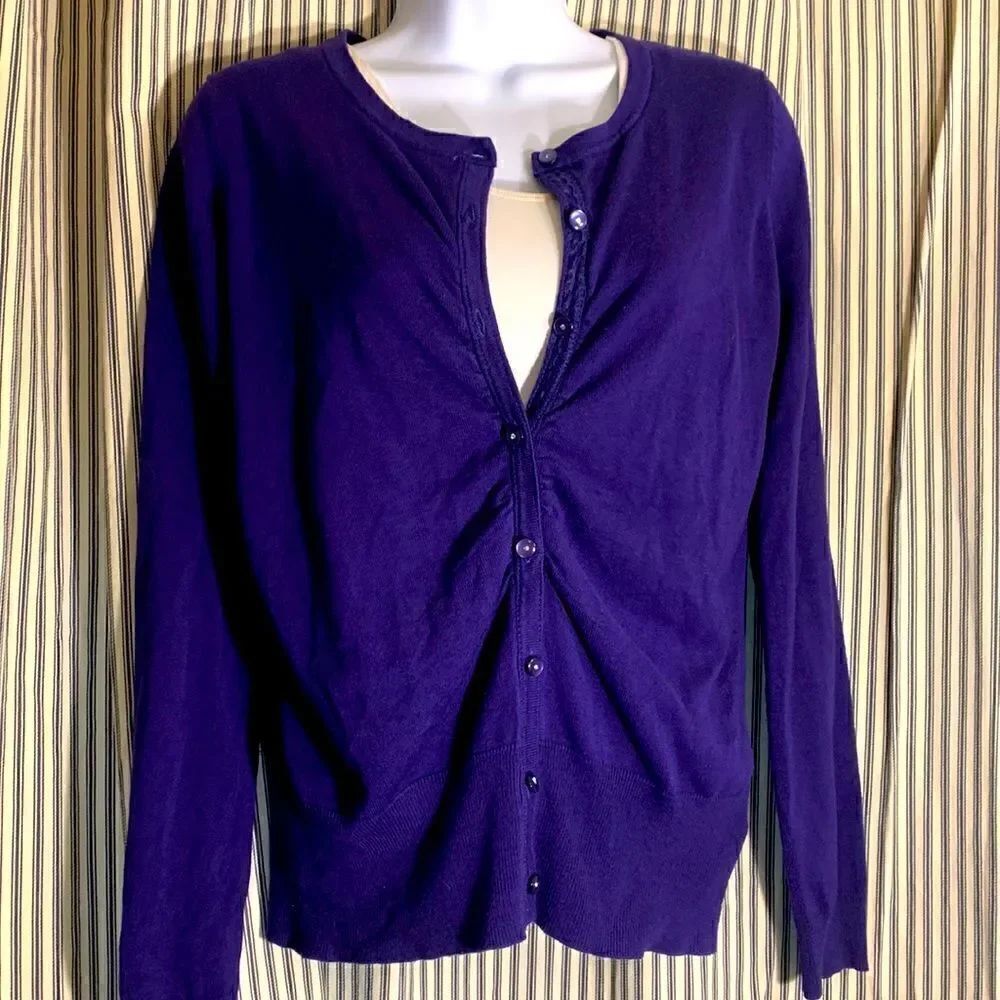 Maurices button down sweater w/ “diamond” centered buttons, like new, medium